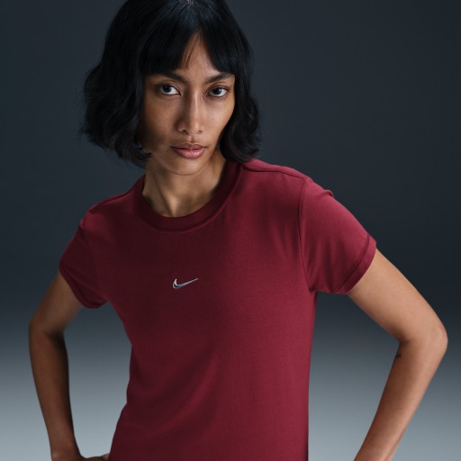 Nike Sportswear Chill Knit aansluitend kort T-shirt voor dames - Rood